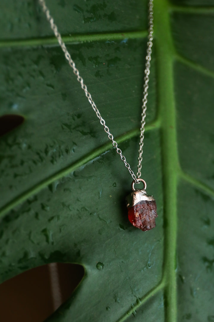 תליון גנסקי גארנט | כסף | Garnet Genseki Pendant | Silver