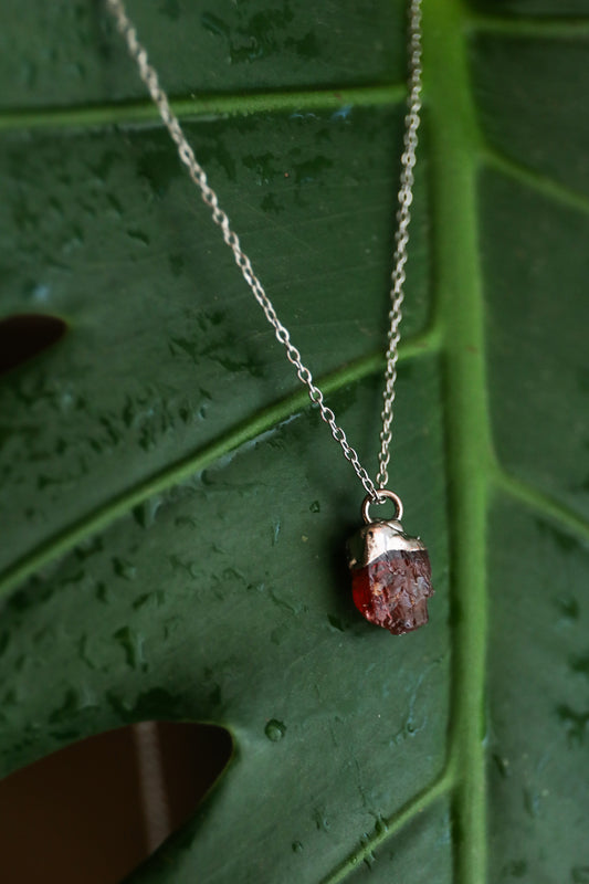 תליון גנסקי גארנט | כסף | Garnet Genseki Pendant | Silver