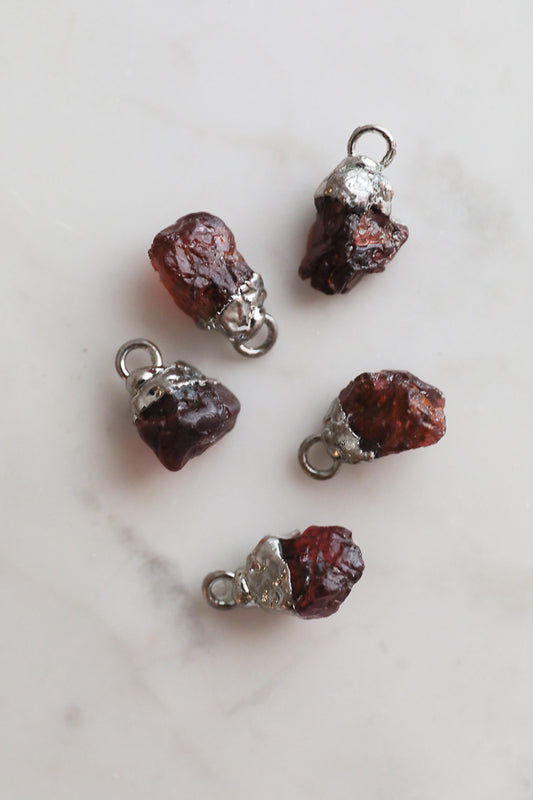 תליון גנסקי גארנט | כסף | Garnet Genseki Pendant | Silver